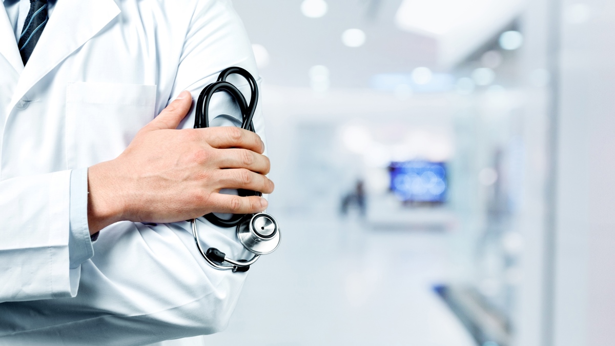 A doctor's torso with arms folded